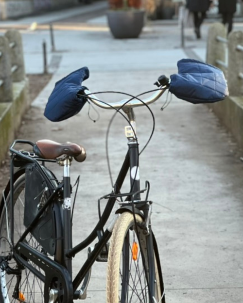 Mittske_Handwarmers_Navy_Squares_01